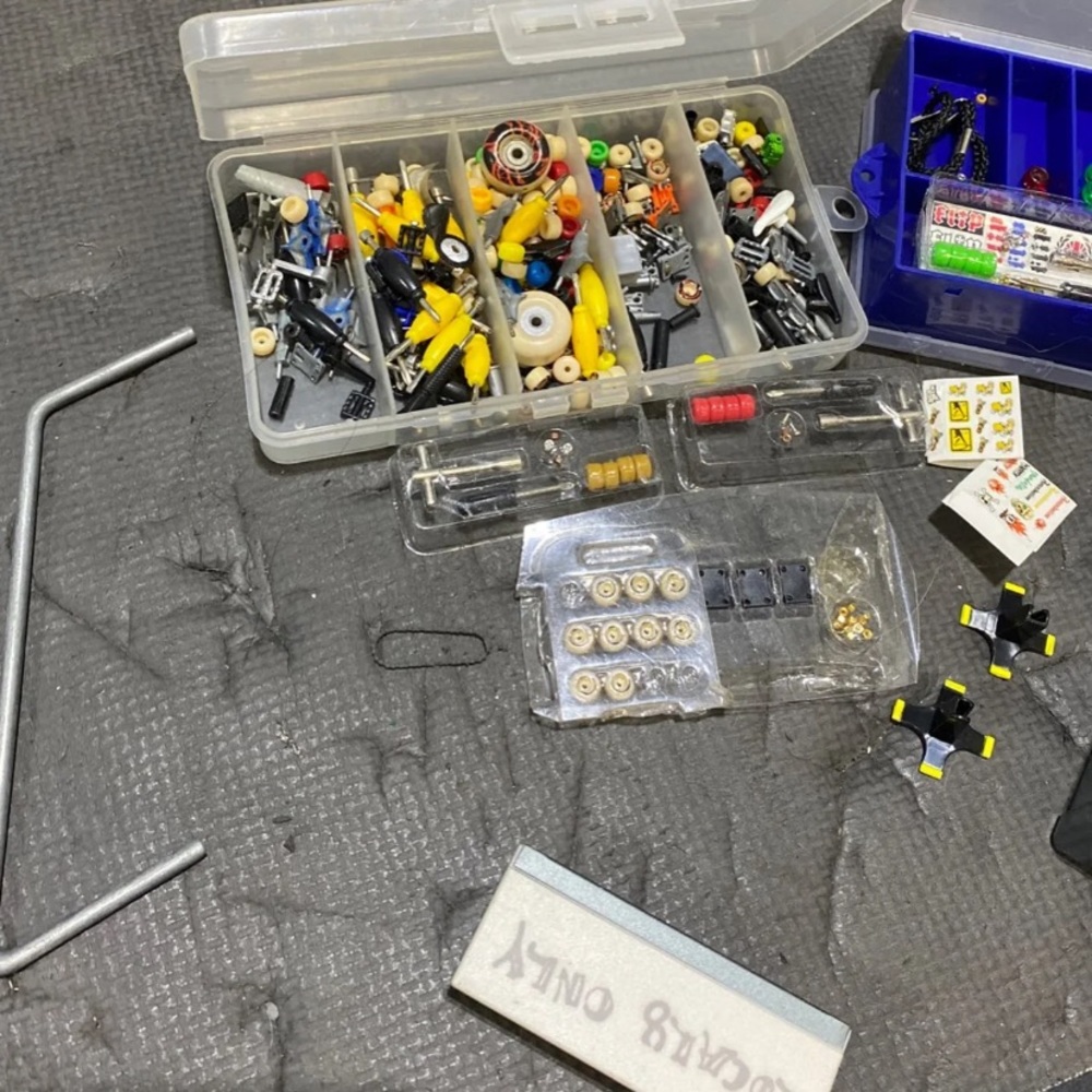 Bunch of tech deck stuff